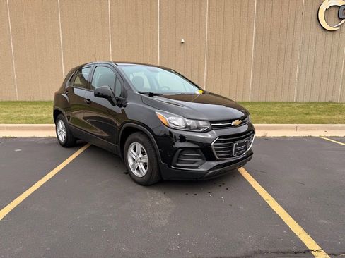 Used 2020 Chevrolet Trax LS FWD image 2