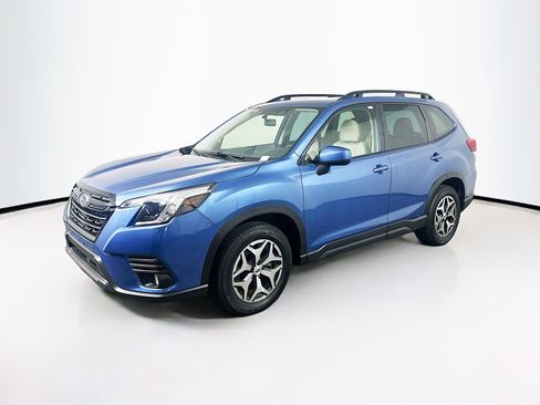 Used 2023 Subaru Forester Premium image 3
