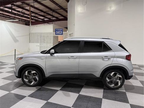 Used 2022 Hyundai Venue SEL image 8