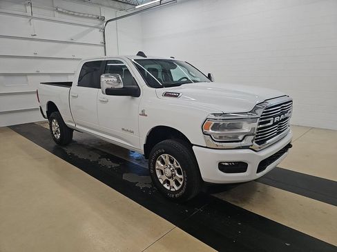 Used 2024 RAM 2500 Laramie AWD/4WD image 5