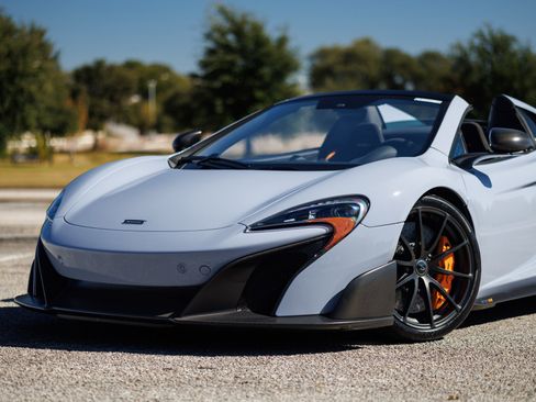 Used 2016 McLaren 675LT Spider image 21