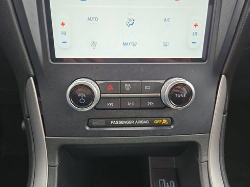 Certified 2022 Ford Edge SE image 20