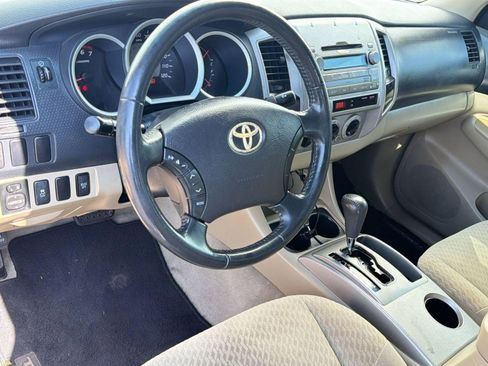 Used 2010 Toyota Tacoma PreRunner image 3