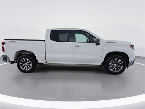 Certified 2022 Chevrolet Silverado 1500 LT image 2