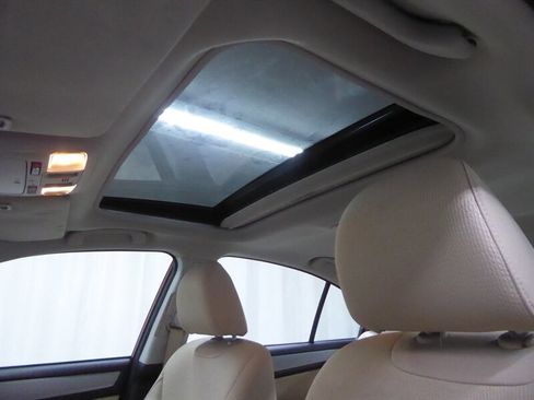 Used 2017 Subaru Legacy 2.5i Premium image 17