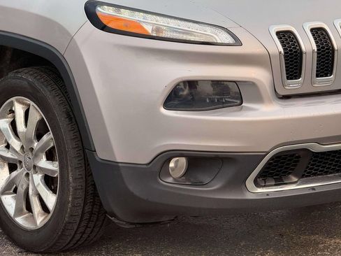 Used 2016 Jeep Cherokee Limited w/ Luxury Group AWD/4WD image 5