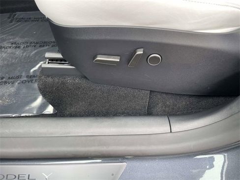 Used 2025 Tesla Model Y Long Range image 12