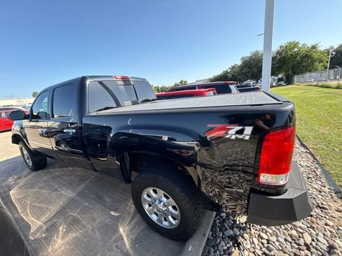 Used 2011 GMC Sierra 2500 Denali w/ Suspension Package, Off-Road AWD/4WD image 11