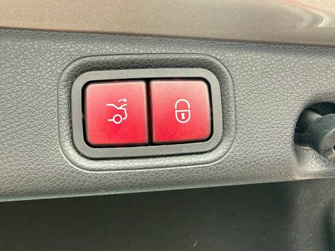 Used 2022 Mercedes-Benz E 350 4MATIC Sedan image 40