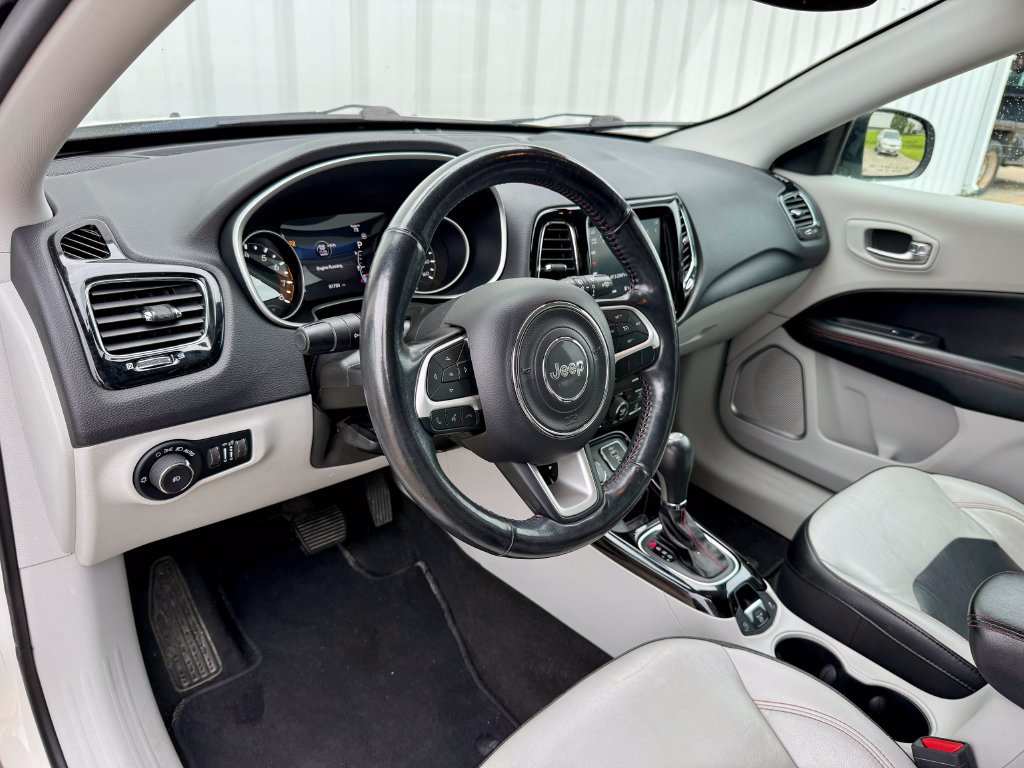 Used 2020 Jeep Compass Limited AWD/4WD image 10