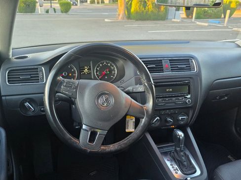 Used 2012 Volkswagen Jetta SE FWD image 9