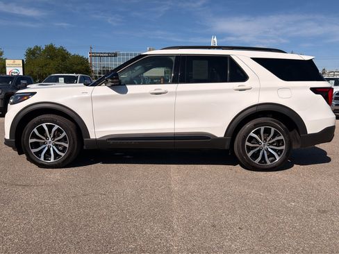 Used 2025 Ford Explorer ST-Line AWD/4WD image 2
