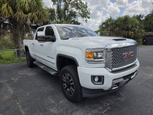 Used 2017 GMC Sierra 2500 Denali w/ Duramax Plus Package image 3