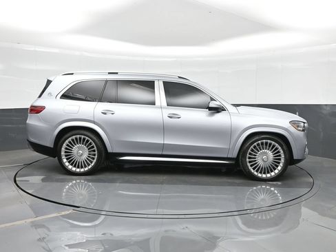 Used 2025 Mercedes-Benz Maybach GLS 600 4MATIC image 10