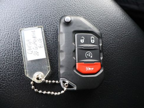 Used 2022 Jeep Gladiator Sport AWD/4WD image 38