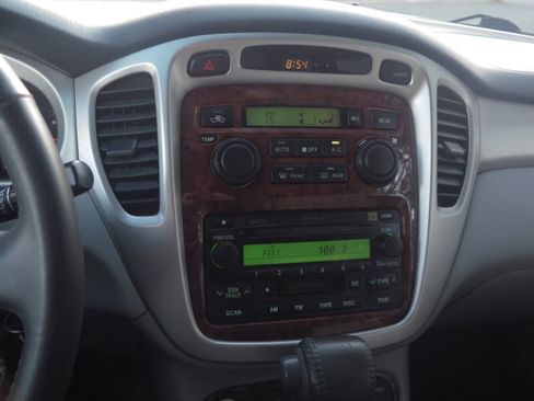 Used 2005 Toyota Highlander Limited image 9