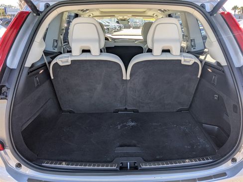 Used 2023 Volvo XC90 B5 Plus image 13