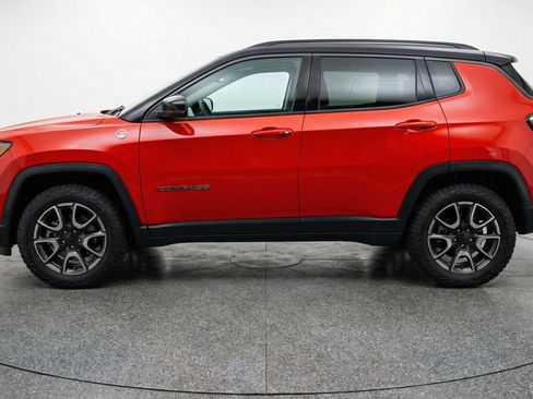 Used 2025 Jeep Compass Trailhawk AWD/4WD image 5