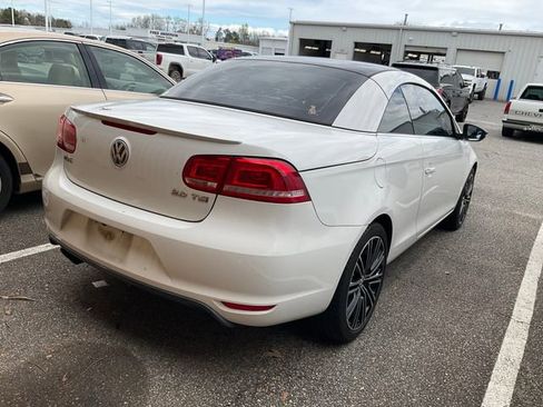 Used 2013 Volkswagen Eos w/ Sport Package image 6