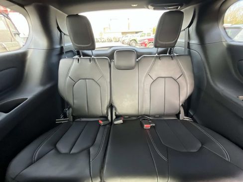 New 2026 Chrysler Pacifica Select image 11
