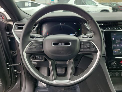 Used 2025 Jeep Grand Cherokee L Altitude image 21