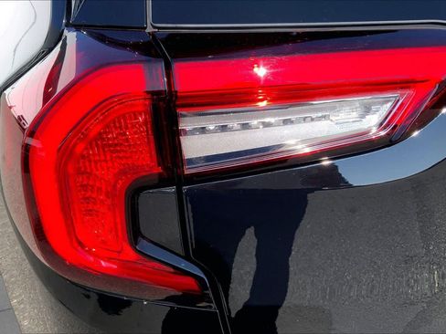 Used 2023 GMC Terrain SLE w/ Driver Convenience Package AWD/4WD image 28