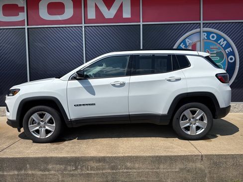 Used 2022 Jeep Compass Latitude image 11