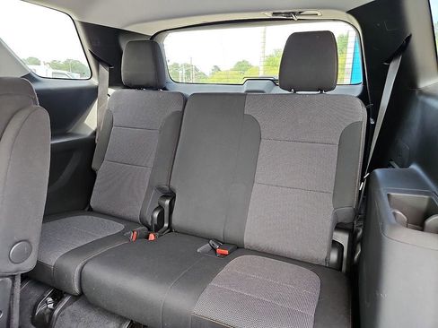 Used 2021 Chevrolet Traverse LT FWD image 11