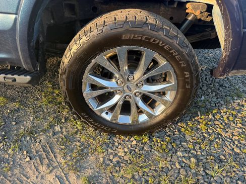 Used 2015 Ford F150 Lariat AWD/4WD image 9