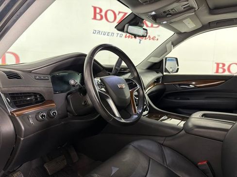 Used 2020 Cadillac Escalade ESV Luxury AWD/4WD image 12