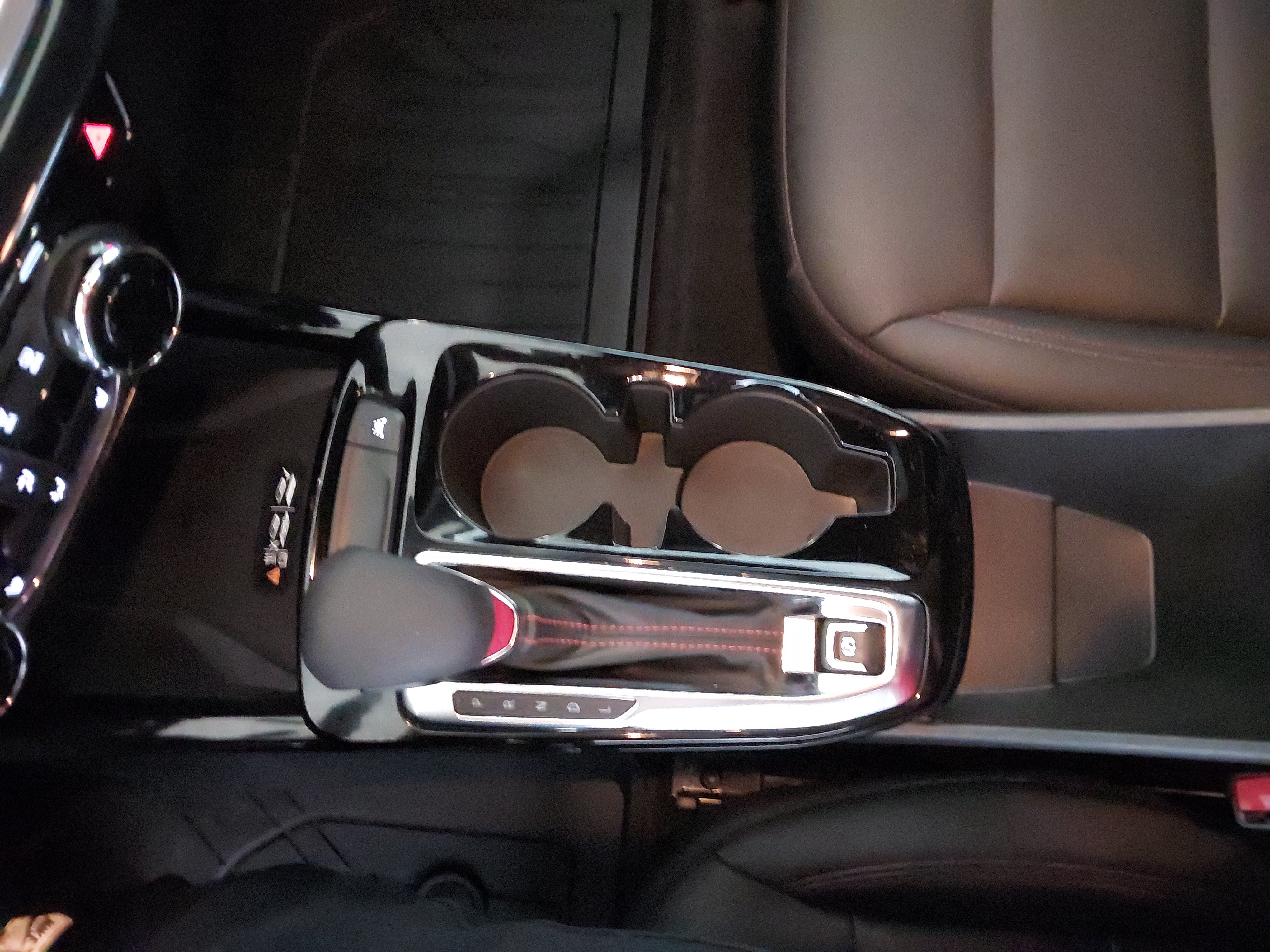 Used 2024 Chevrolet Trax RS w/ Sunroof Package FWD image 29