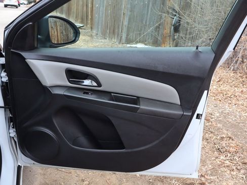 Used 2014 Chevrolet Cruze LS image 26