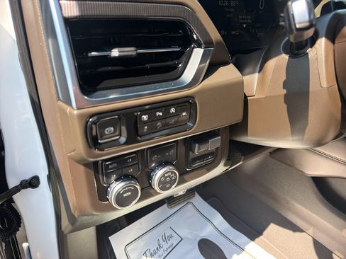Used 2025 GMC Yukon Elevation AWD/4WD image 17