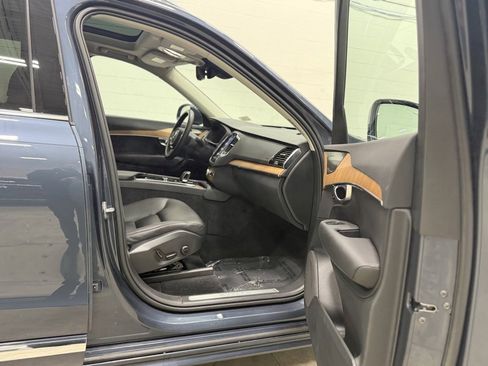 Used 2023 Volvo XC90 B6 Plus image 30