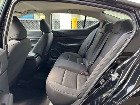 Used 2025 Nissan Altima 2.5 SV FWD image 46