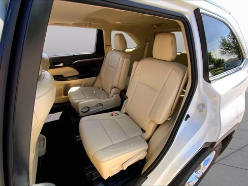 Used 2019 Toyota Highlander Limited FWD image 20
