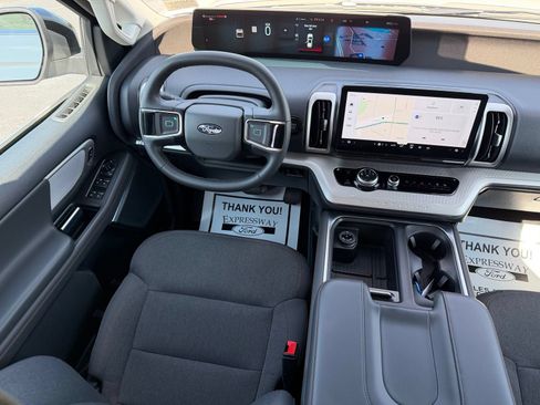 Used 2025 Ford Expedition Max Active RWD image 16