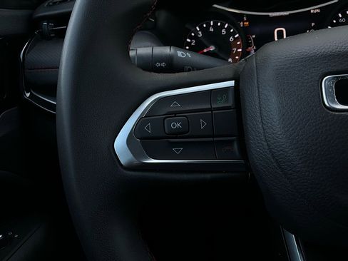 Used 2025 Jeep Compass Trailhawk image 34