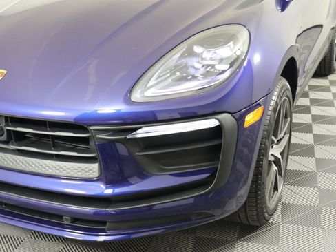 Certified 2025 Porsche Macan AWD/4WD image 13