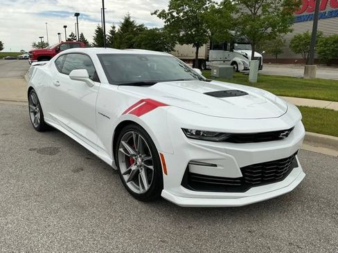 Used 2019 Chevrolet Camaro SS w/ LPO, Ground Effects Package RWD image 2