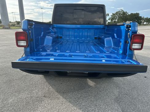 Used 2024 Jeep Gladiator Sport AWD/4WD image 33