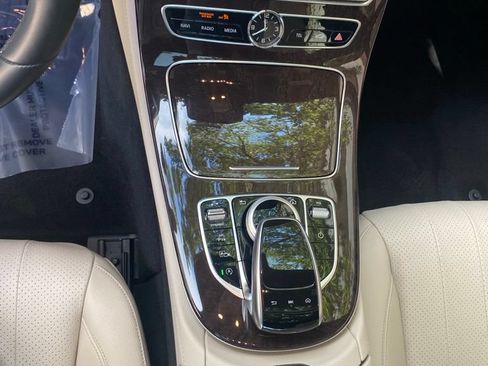Used 2019 Mercedes-Benz E 300 4MATIC image 17
