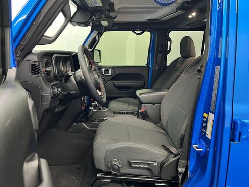 Used 2024 Jeep Wrangler Rubicon image 4