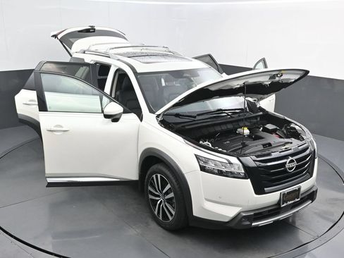 Used 2023 Nissan Pathfinder Platinum w/ Black Appearance Package AWD/4WD image 47