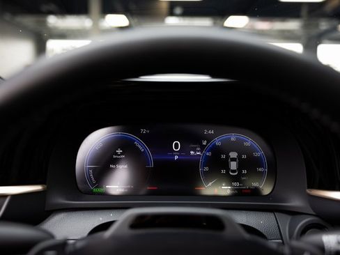 Used 2025 Toyota Crown Platinum image 17