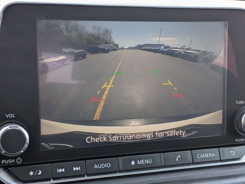 Used 2023 Nissan Rogue S FWD image 17