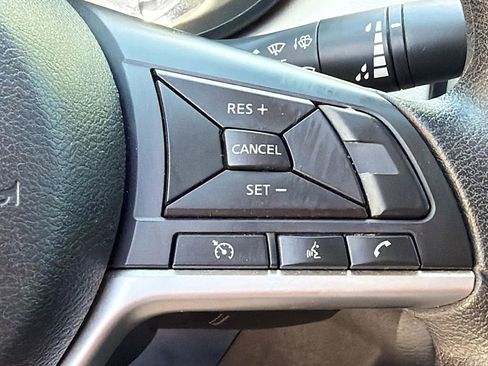 Used 2022 Nissan Versa SV image 16