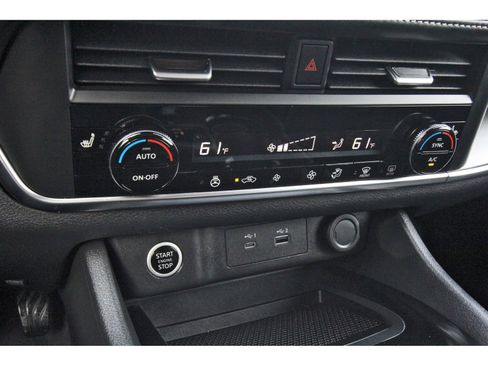 Used 2023 Nissan Rogue SV w/ SV Premium B Package image 25