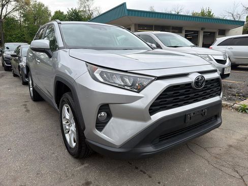 Used 2019 Toyota RAV4 XLE w/ Convenience Package AWD/4WD image 3