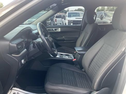 Certified 2020 Ford Explorer XLT RWD image 16